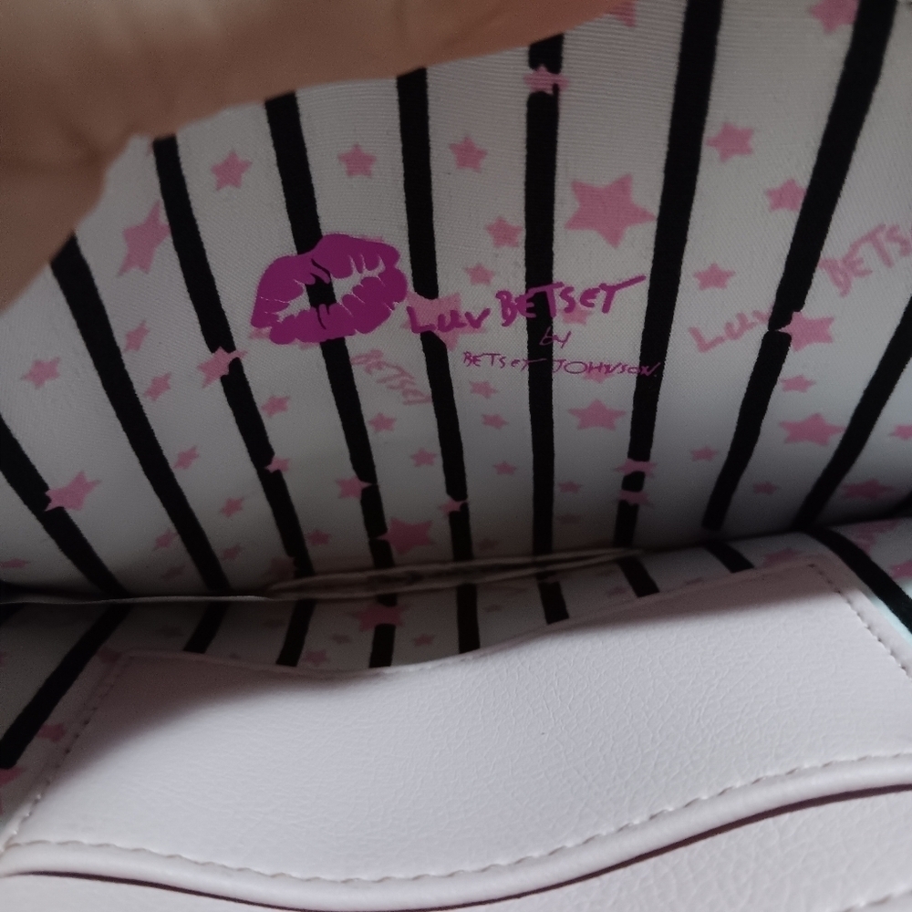 Betsy Johnson kitty bag. - Picture 4 of 5
